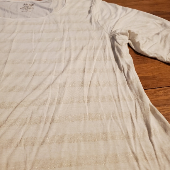 Apt 9 premium modern tee elbow sleeve, white & shimmery gold striped - Picture 2 of 3